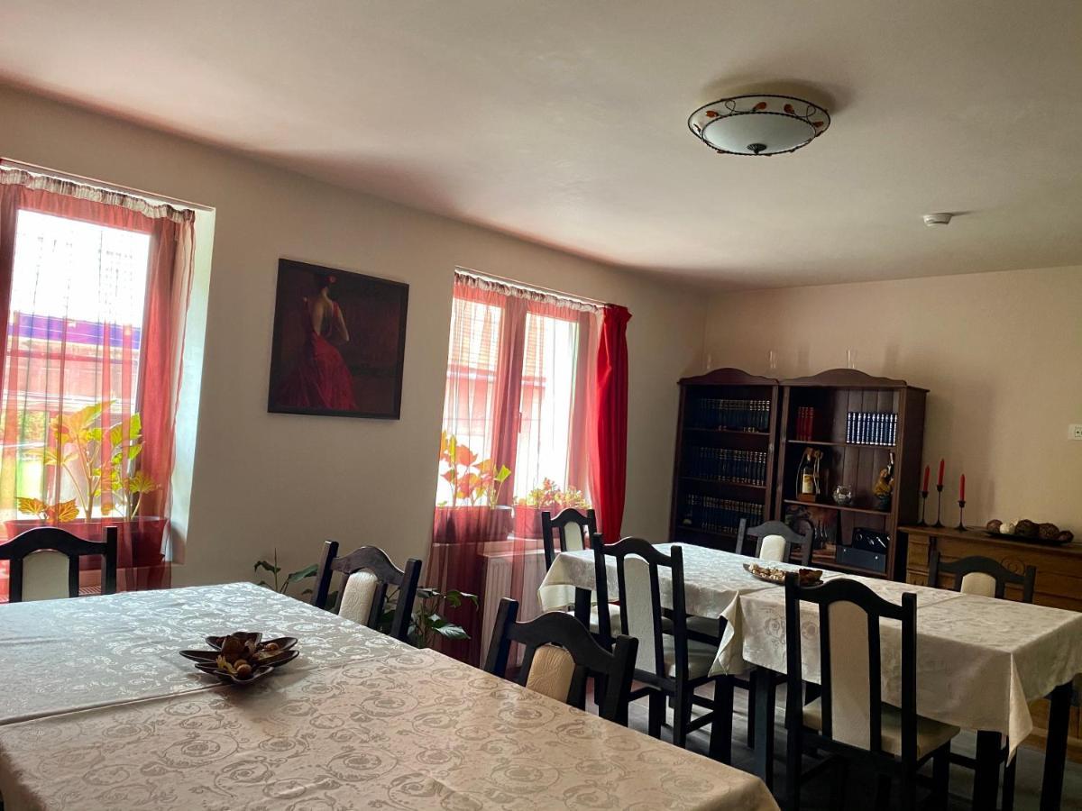 Pensiune Muntii Aninei Anina Buitenkant foto