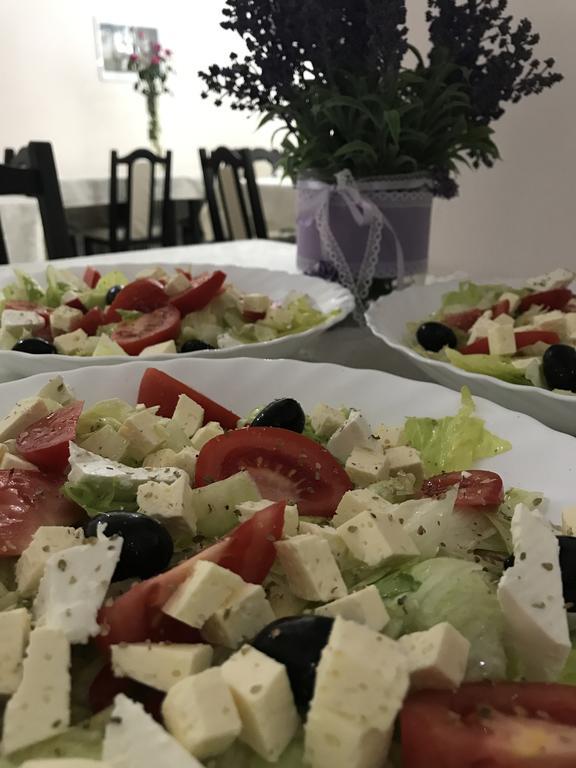 Pensiune Muntii Aninei Anina Buitenkant foto