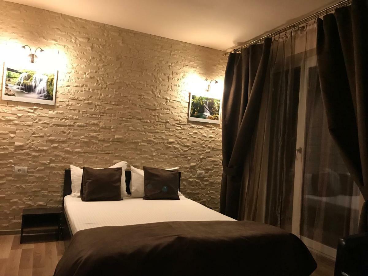Pensiune Muntii Aninei Anina Buitenkant foto